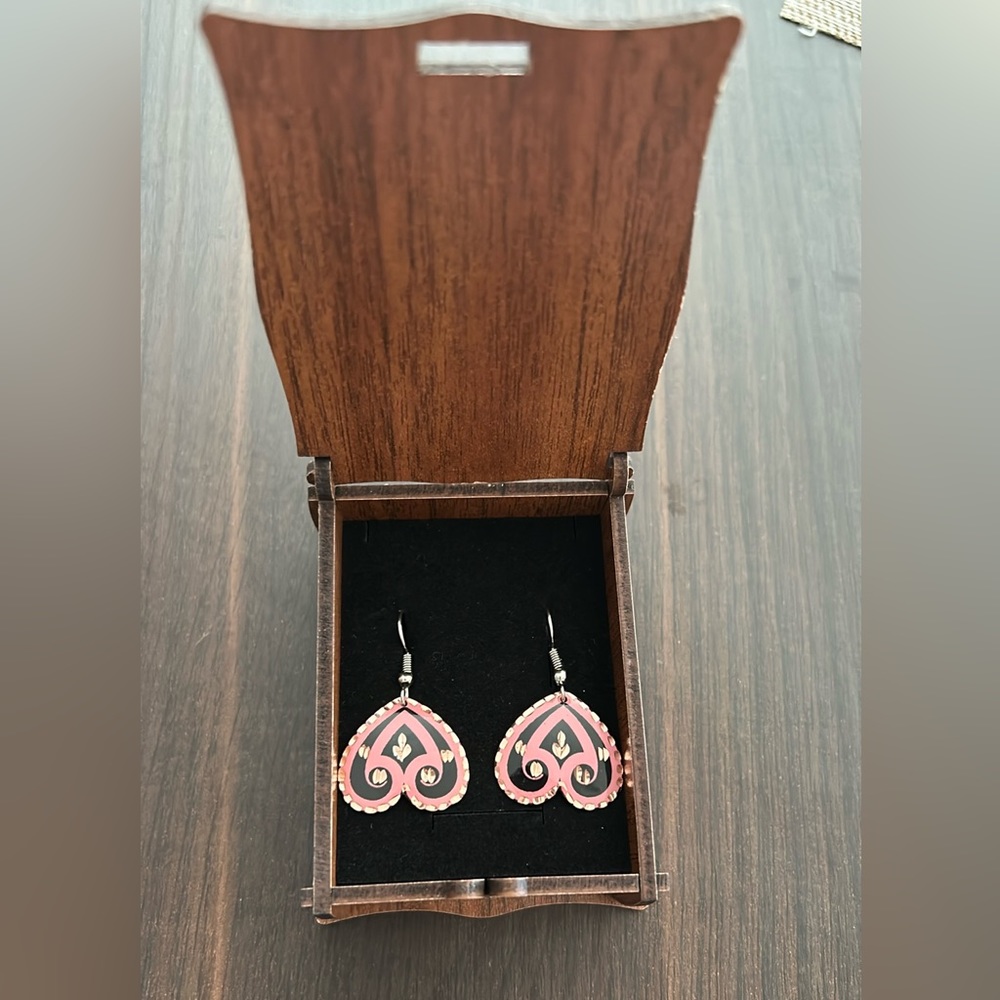 Cute pink heart earrings with rose gold details new in box!